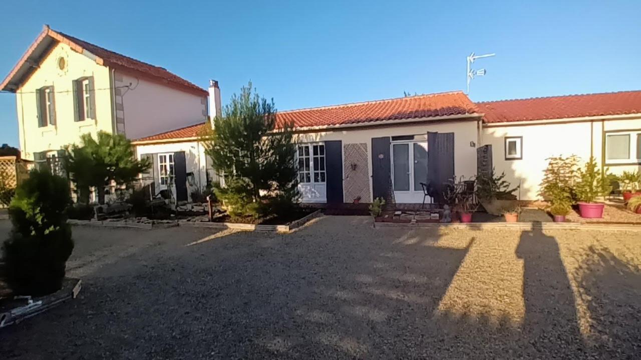 Le Clos Des Passiflores Pons Exterior foto