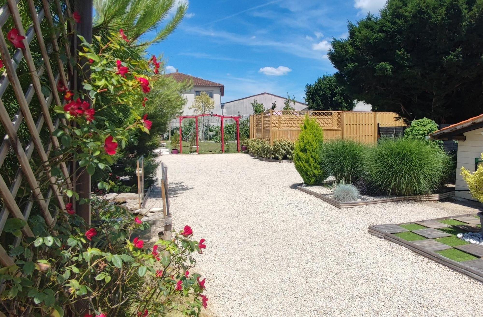 Le Clos Des Passiflores Pons Exterior foto